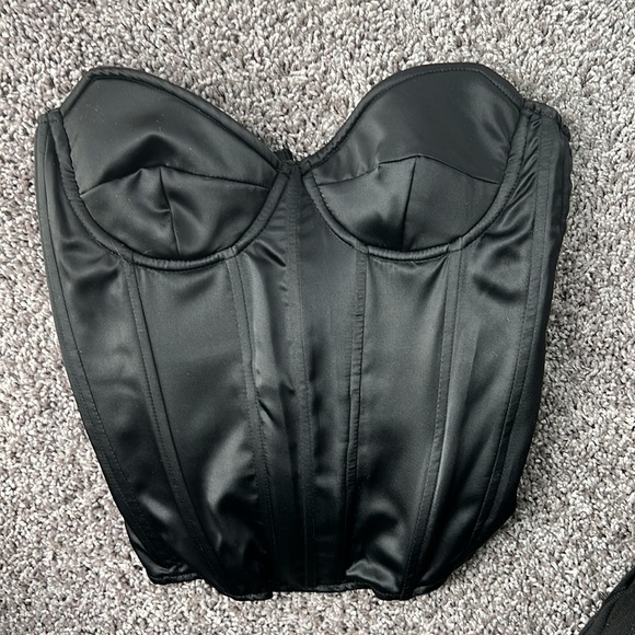 Cute new black satin corset top size small - Picture 3 of 3